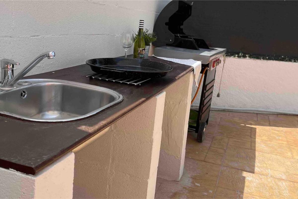 Tgnfunfam - Private Terrace, Bbq, Pool And Beach! Holiday home *